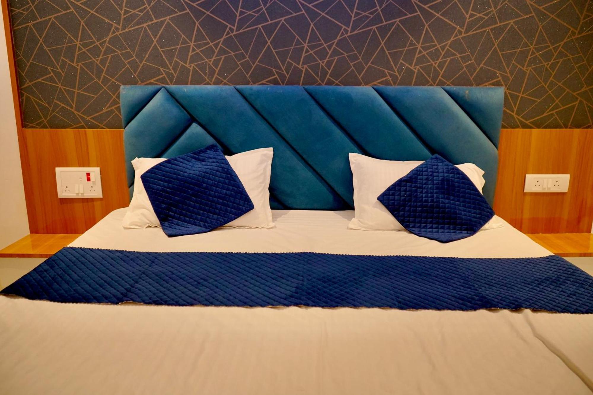 Hotel Madhuban Аурангабад Екстериор снимка